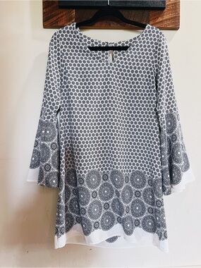 Women's Black & White Patterned Bell-Sleeve Tunic
